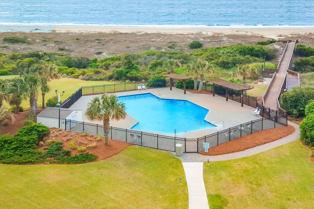Completely Renovated, Oceanfront Condo with WiFi, HDTVs & Shared Pools/Hot Tub