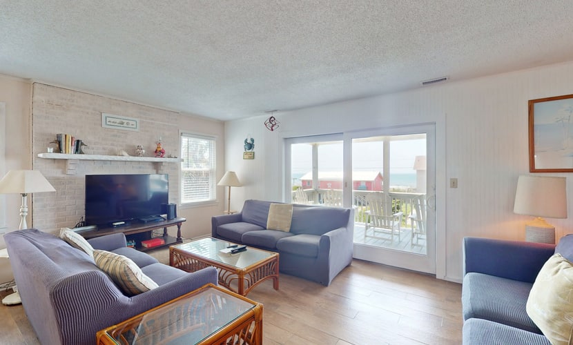 Charming coastal dog friendly apartment near the beach