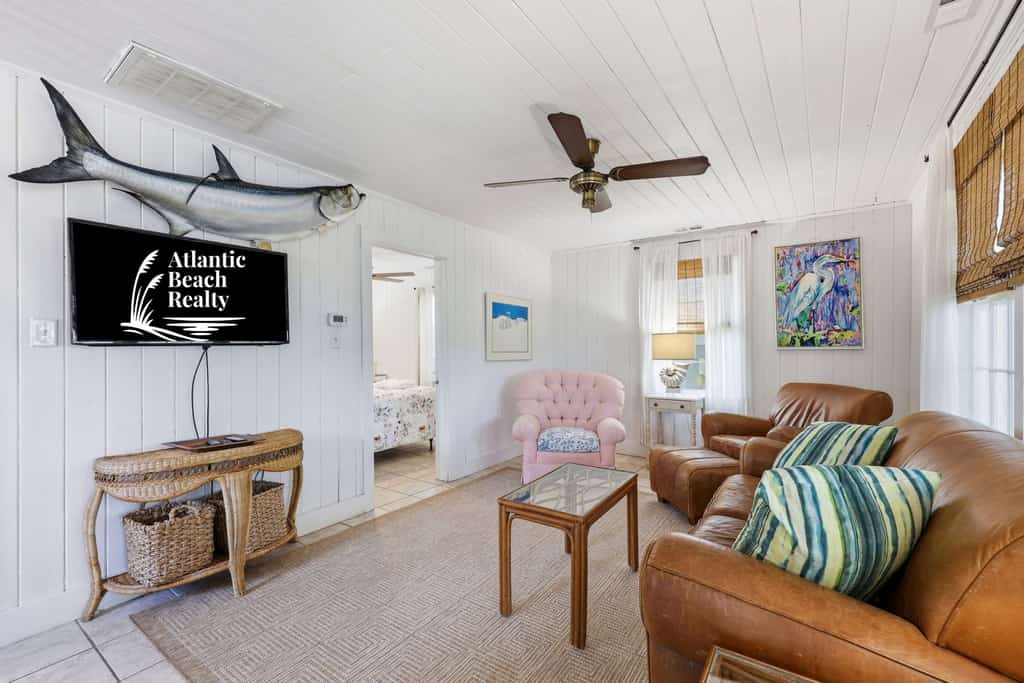 Mermaid Cove:  Minutes to beach