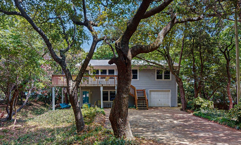 Perfect 3BR Getaway with Central A/C, Full Kitchen and Relaxing Balcony