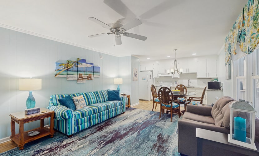 Perfect 2BR Getaway with partial A/C, Full Kitchen and Relaxing Patio