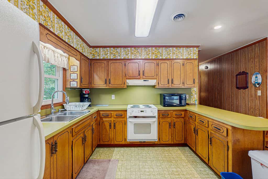 Perfect 5BR Getaway with Central A/C, Full Kitchen and Relaxing Balcony