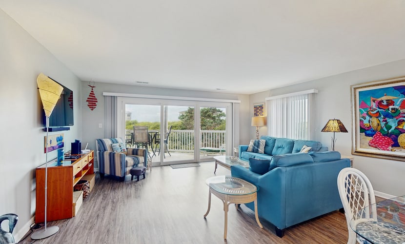 Condo in Oceanfront Complex with seasonal community pool.