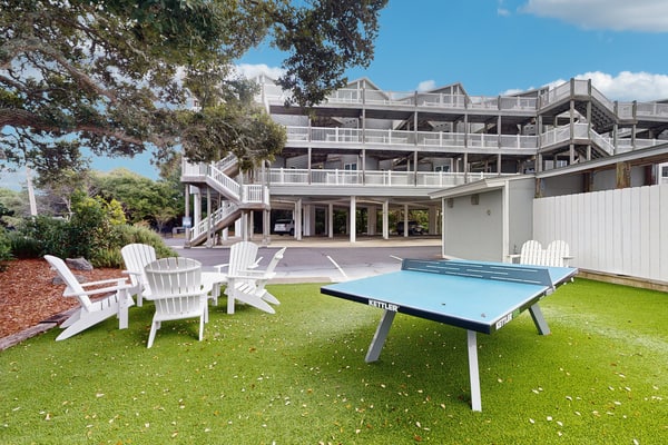Condo in Oceanfront Complex with seasonal community pool.