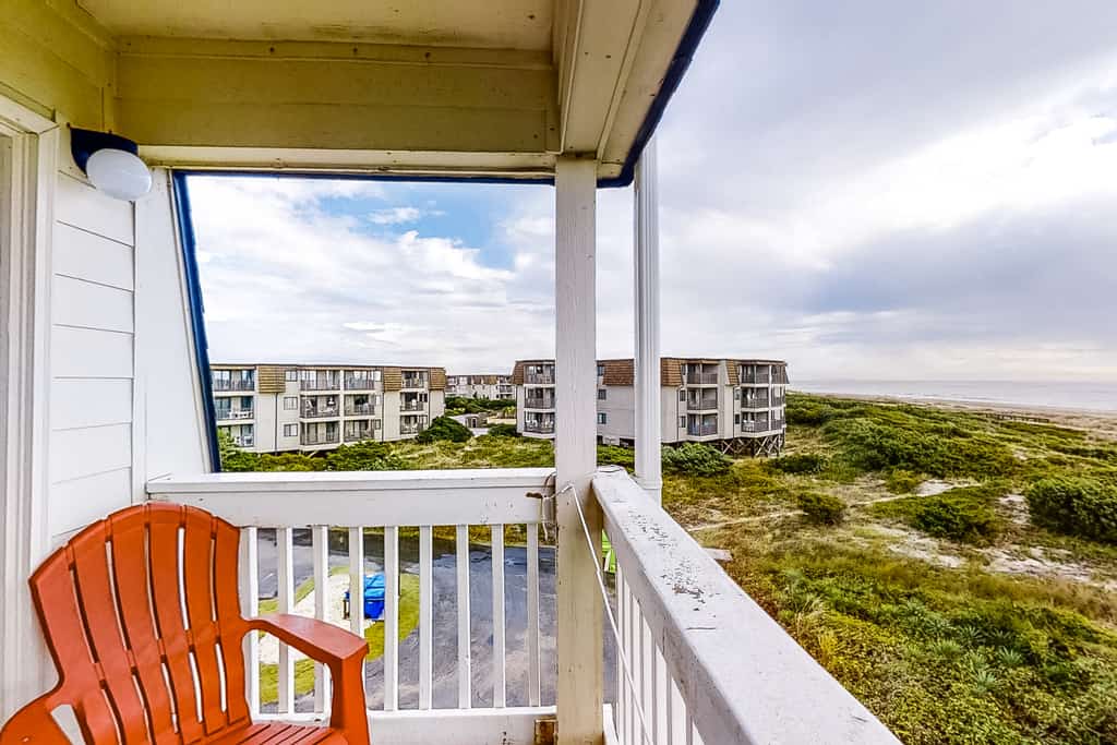 3rd-Floor Home in Oceanfront Complex w/Shared Pool & Hot Tub, Balcony, WiFi