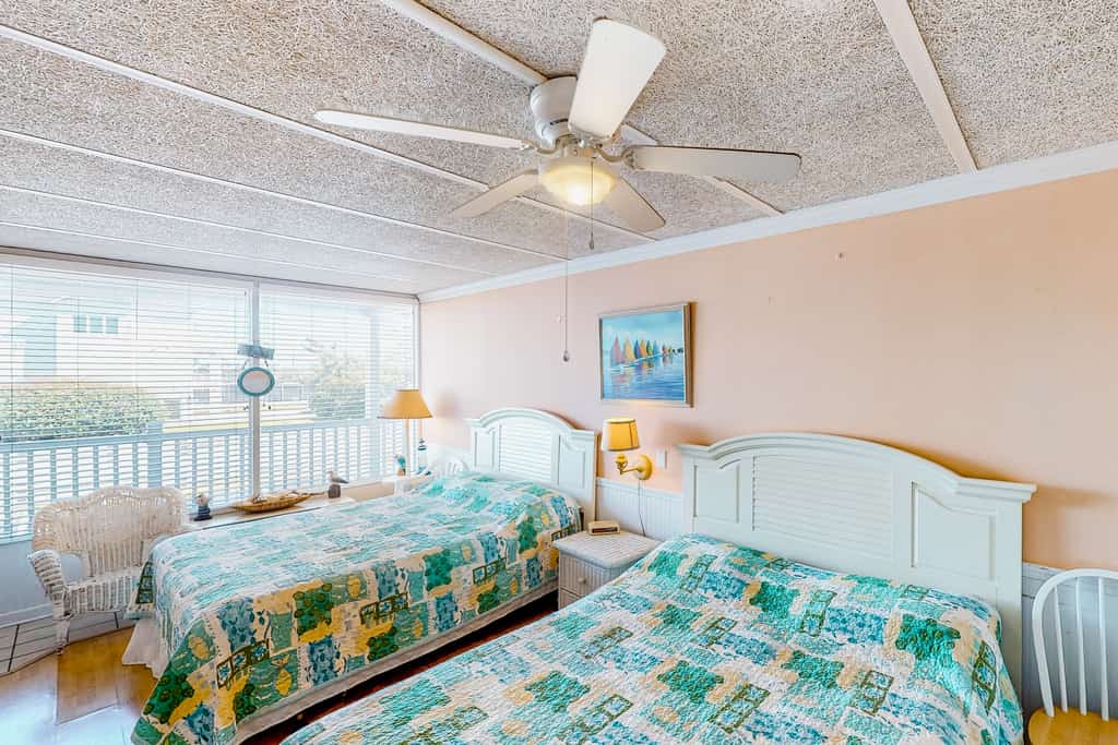 Shorely Suite #204: Waterfront suite, pool, beach access