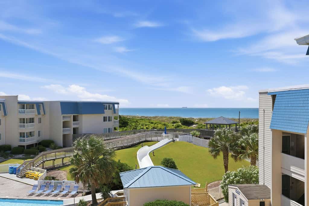 Updated 3rd-Floor Home With Courtyard & Partial Beach View, Shared Pools/Hot Tub