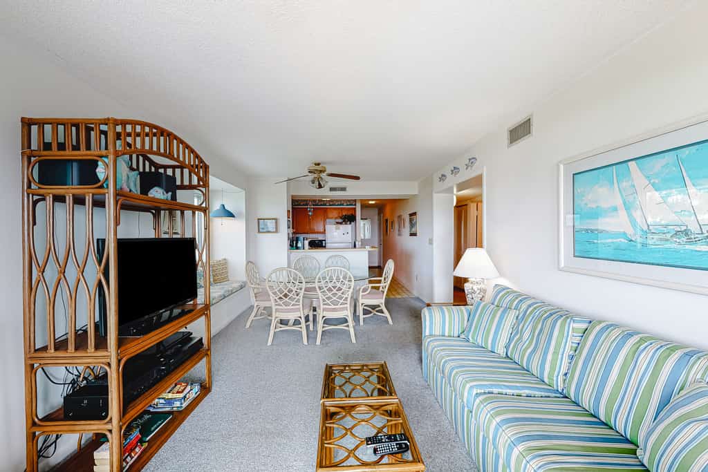 2nd Floor in Resort w/Direct Beach Access + Free WiFi, Balcony, Shared Pool