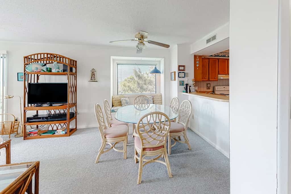 2nd Floor in Resort w/Direct Beach Access + Free WiFi, Balcony, Shared Pool