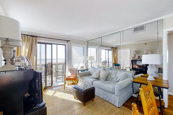 Lovely Condo in Direct Oceanfront Complex w/Shared Pool, Free WiFi, Water Views