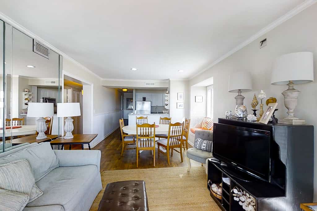 Lovely Condo in Direct Oceanfront Complex w/Shared Pool, Free WiFi, Water Views