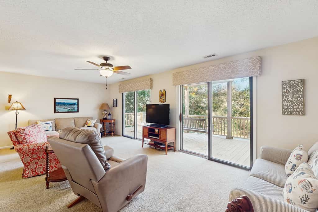 Dog-friendly coastal home close to beach and local attractions