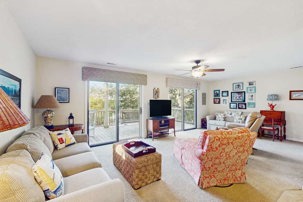 Dog-friendly coastal home close to beach and local attractions
