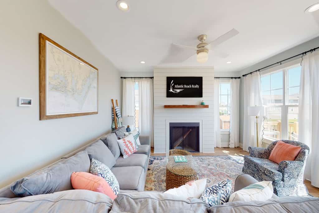 Sandy Step: Dog-friendly, close to beach with patio & fireplace