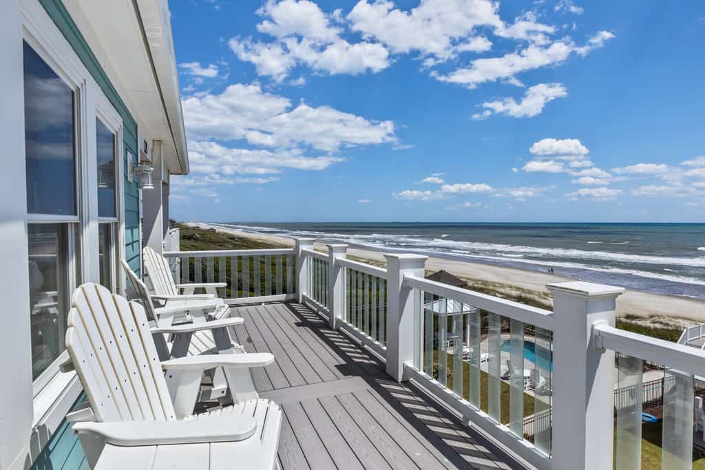 Poseidon: Beachfront w/views, private pool, hot tub, media room & pool table