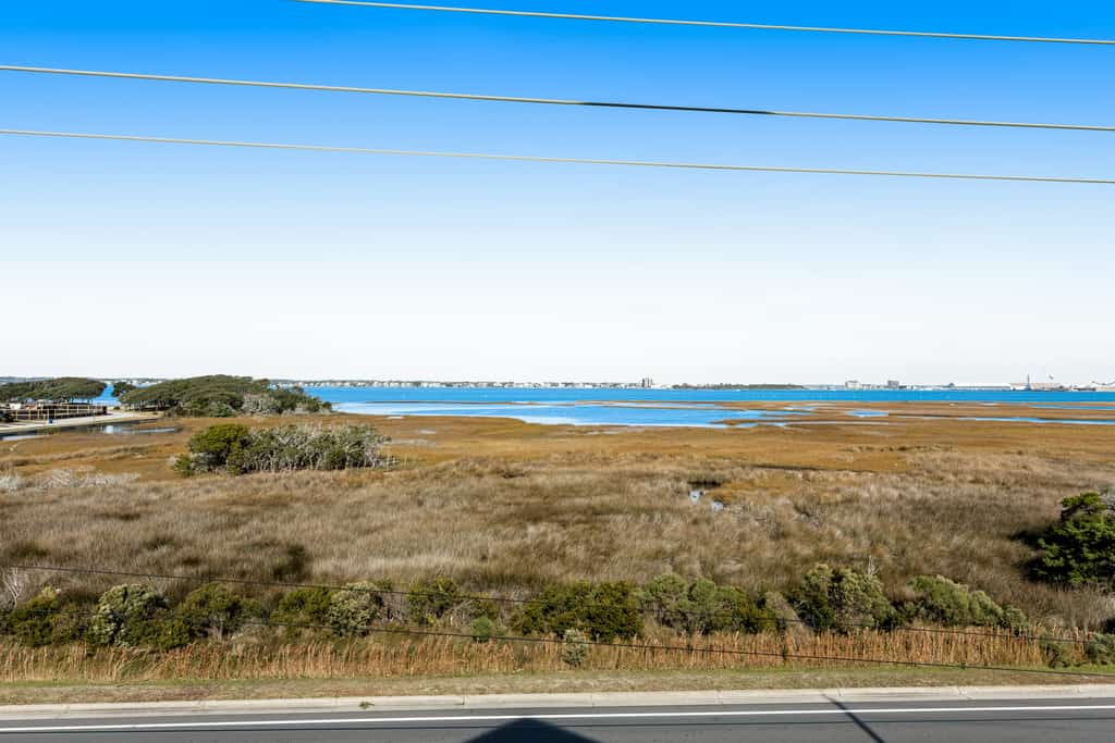 Over by the Sea: Dog & snowbird-friendly home with sound views