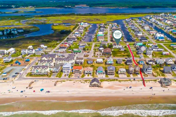 Cozy Surf City Cottage just a short walk to the beach - bring your dogs too!