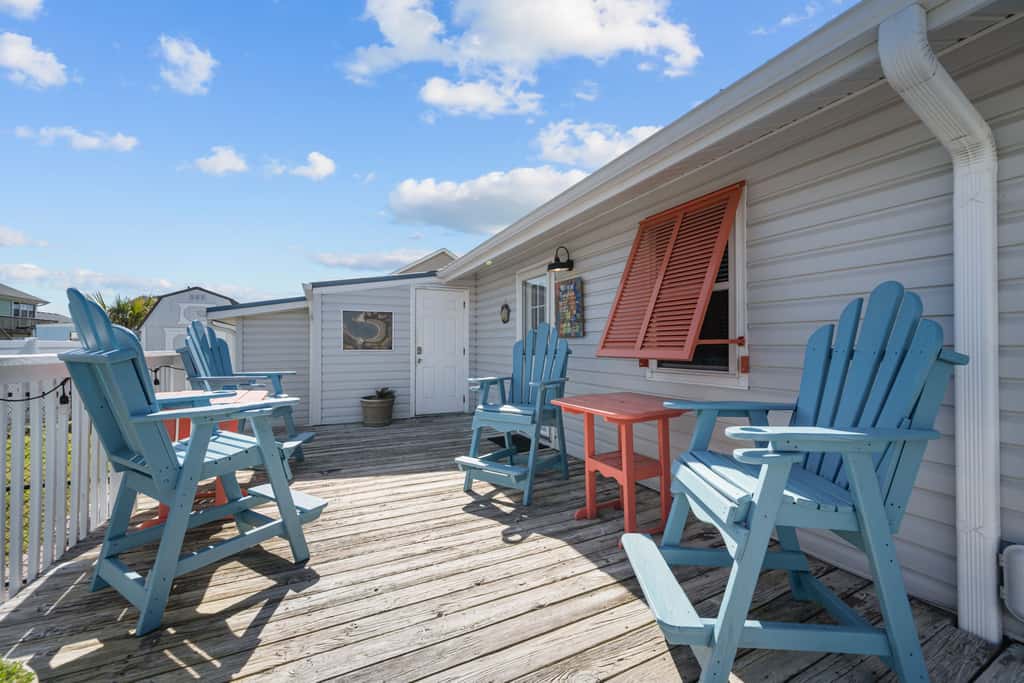 SC20132 Dog-gone Salty Cottage