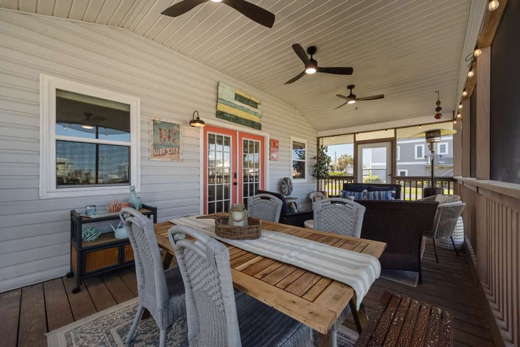 Cozy Surf City Cottage just a short walk to the beach - bring your dogs too!