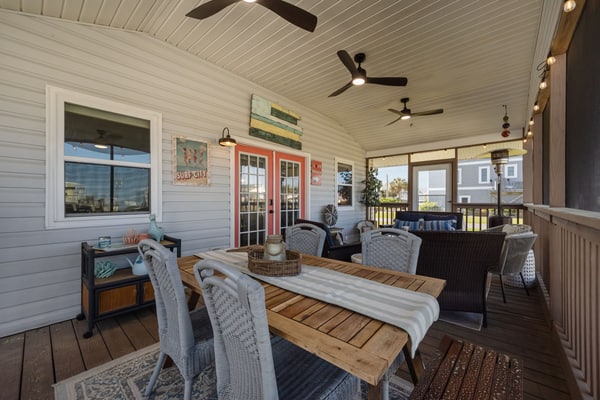 Cozy Surf City Cottage just a short walk to the beach - bring your dogs too!