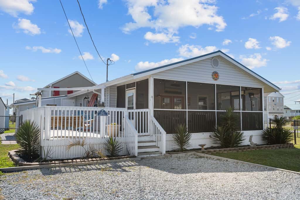 SC20132 Dog-gone Salty Cottage