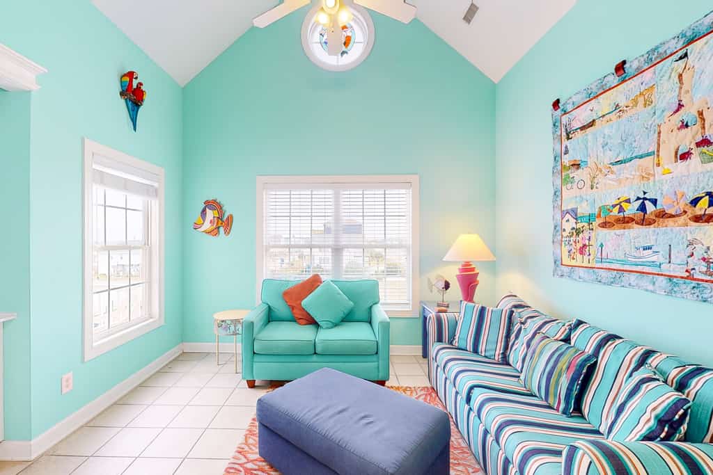 Ocean-view townhome with pool access, playground, outdoor shower - dog-friendly