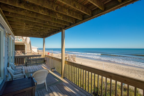 Oceanfront home with ocean views, beach access, tanning deck & private elevator