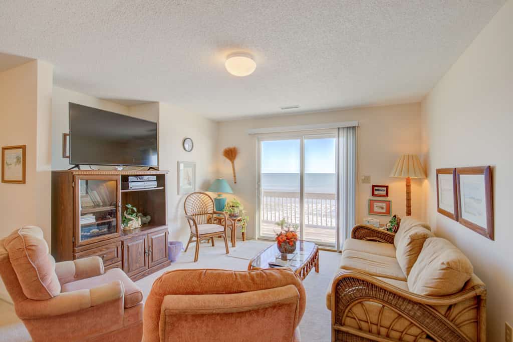 Oceanfront home with ocean views, beach access, tanning deck & private elevator