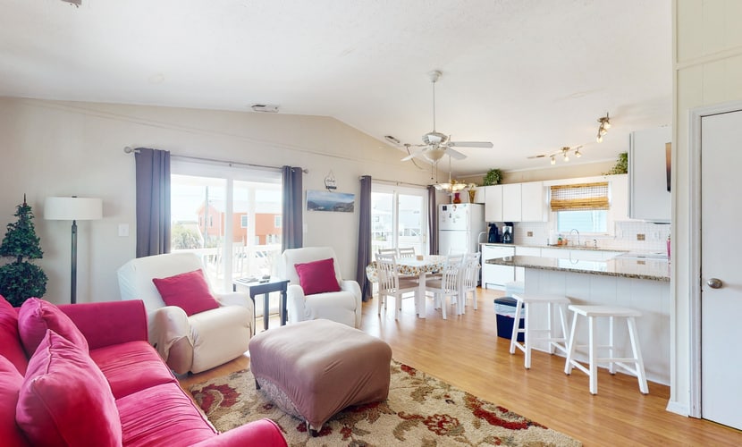Coastal home close walk to the beach and local attractions