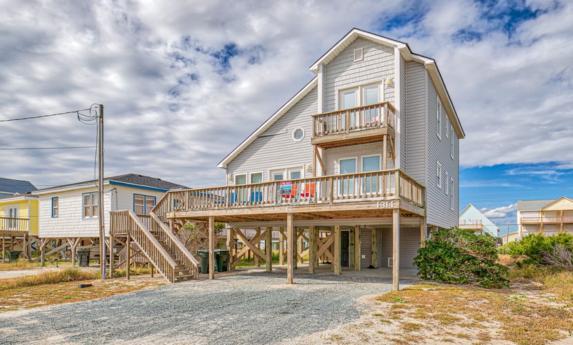 Dog-friendly home with ocean views, beach access, washer/dryer & central AC