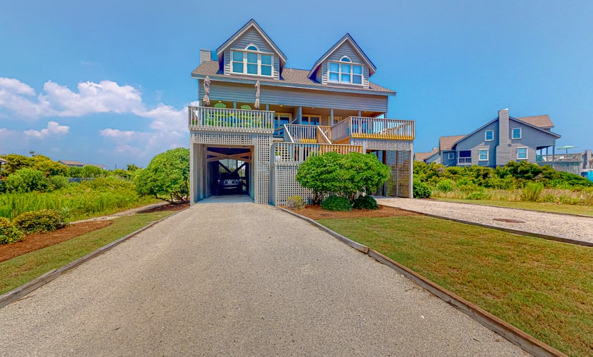 Compass Rose | Townhouse in Topsail Beach with balcony, central AC, & W/D