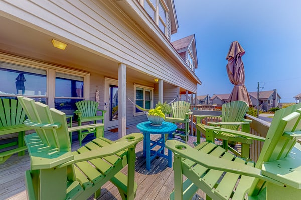 Compass Rose | Townhouse in Topsail Beach with balcony, central AC, & W/D