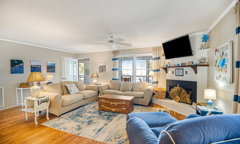 Sound-Front Cottage - Short Walk to the Beach, Private Dock & Dog-Friendly
