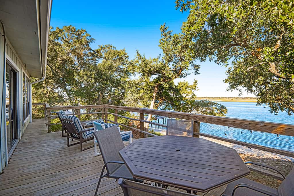 Sound-Front Cottage - Short Walk to the Beach, Private Dock & Dog-Friendly