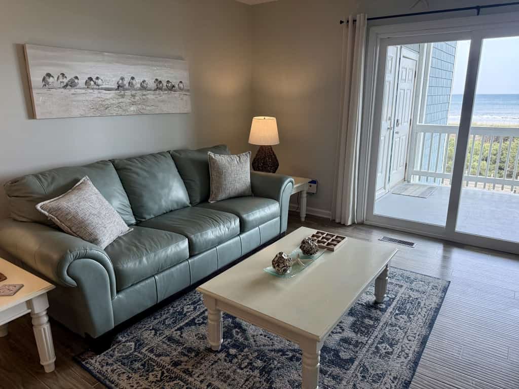 Lovely beachfront condo with beach access, central AC, washer/dryer & fast WiFi
