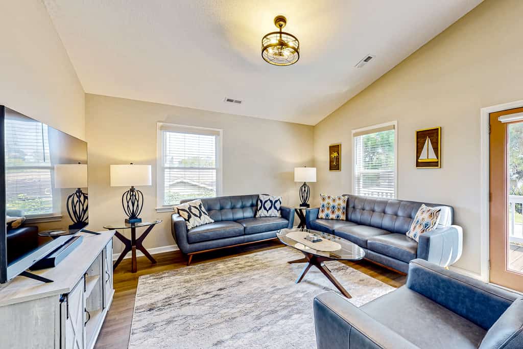 Dog friendly coastal retreat with short walk to the beach and enclosed yard
