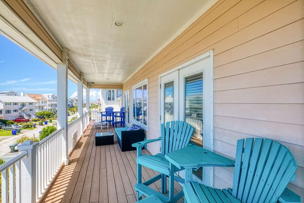 2nd-row ocean-view home with elevator, cmty pool & tennis
