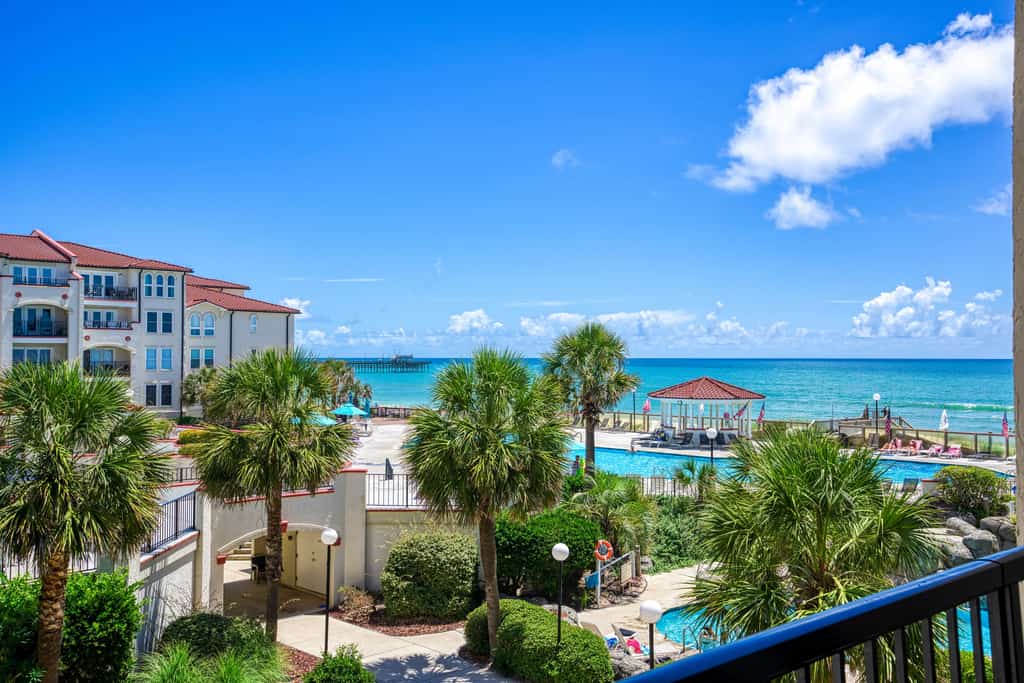 Ocean view condo with a pool, hot tub, tennis, washer/dryer, & central AC