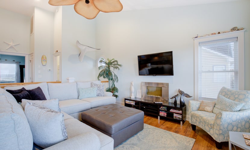 Beachfront duplex with beach access, ocean views, air hockey, washer/dryer, AC