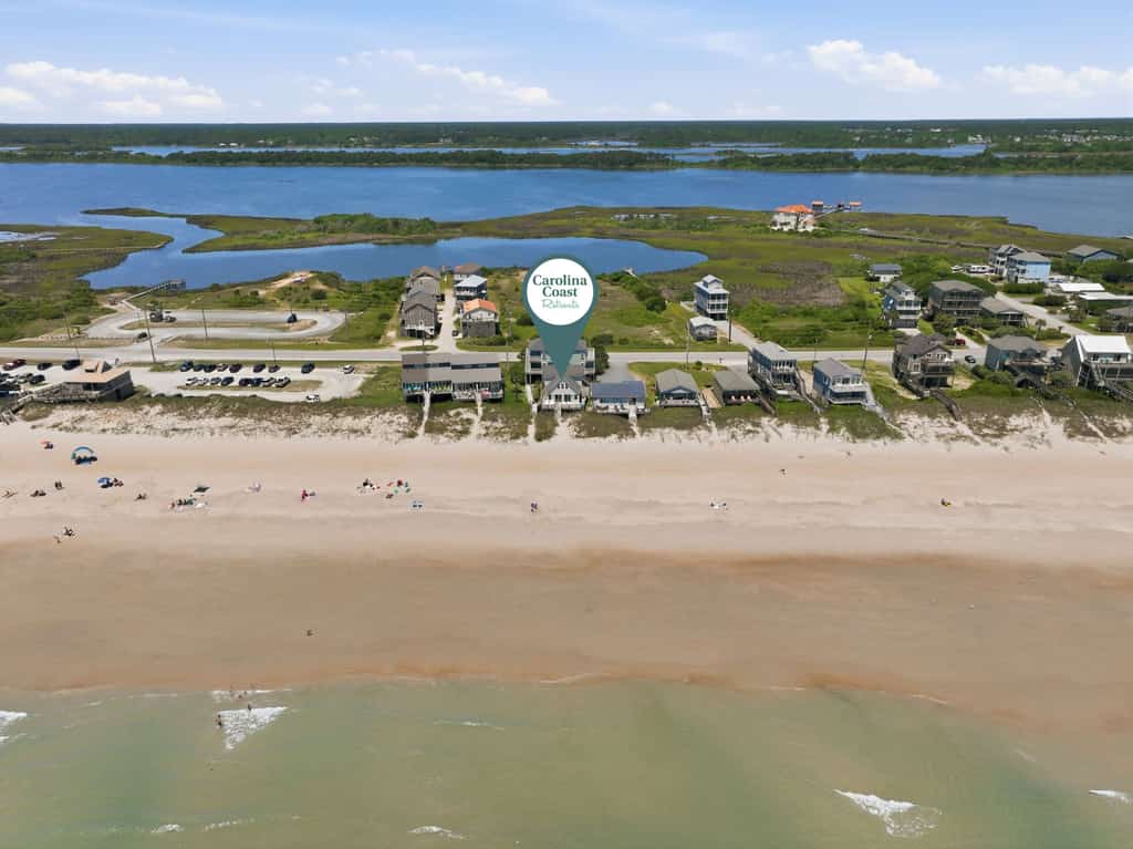 Beachfront home with stunning ocean views — Dog-friendly too!