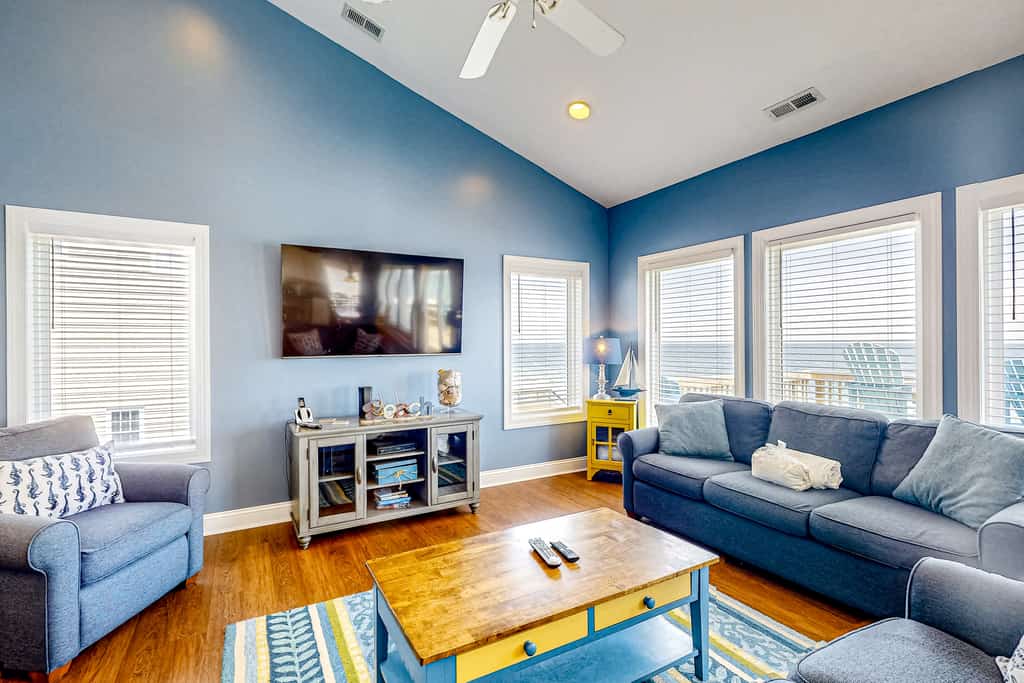 Oceanfront home with beach access, deck, washer/dryer, central AC
