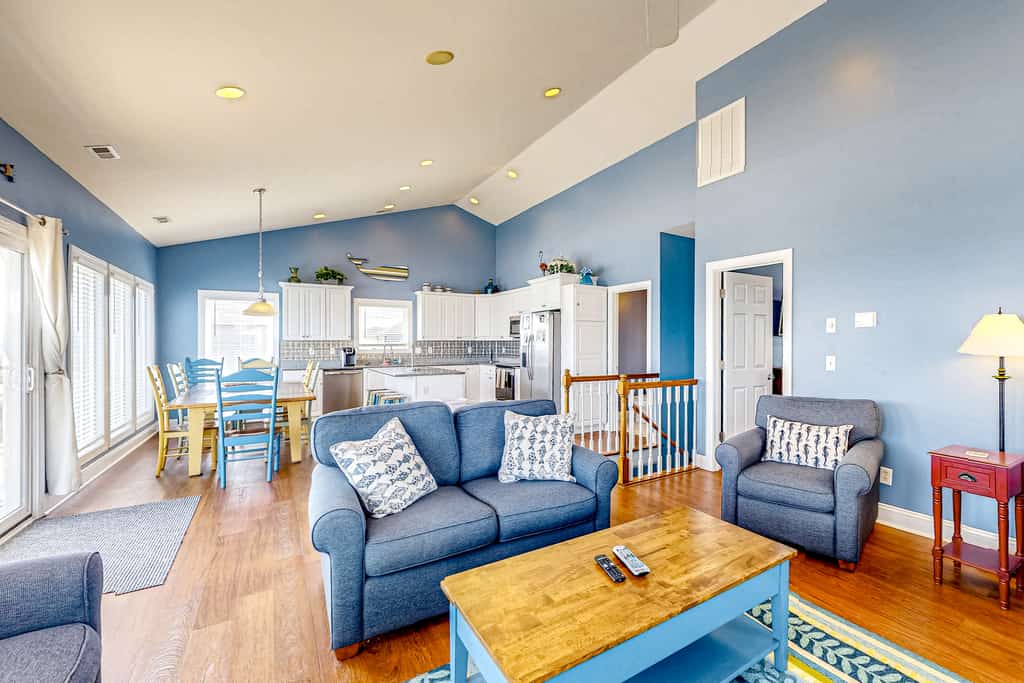 Oceanfront home with beach access, deck, washer/dryer, central AC