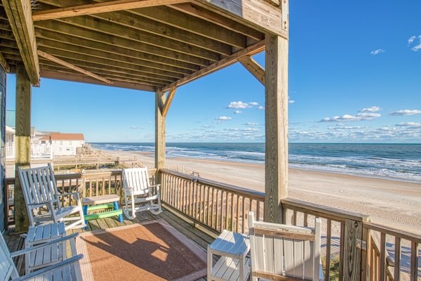 Oceanfront home with beach access, hot tub, washer/dryer & central AC
