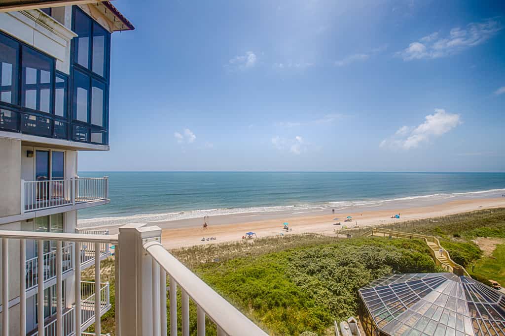 Oceanfront condo witha  balcony with ocean & pool views, fast WiFi & a gym