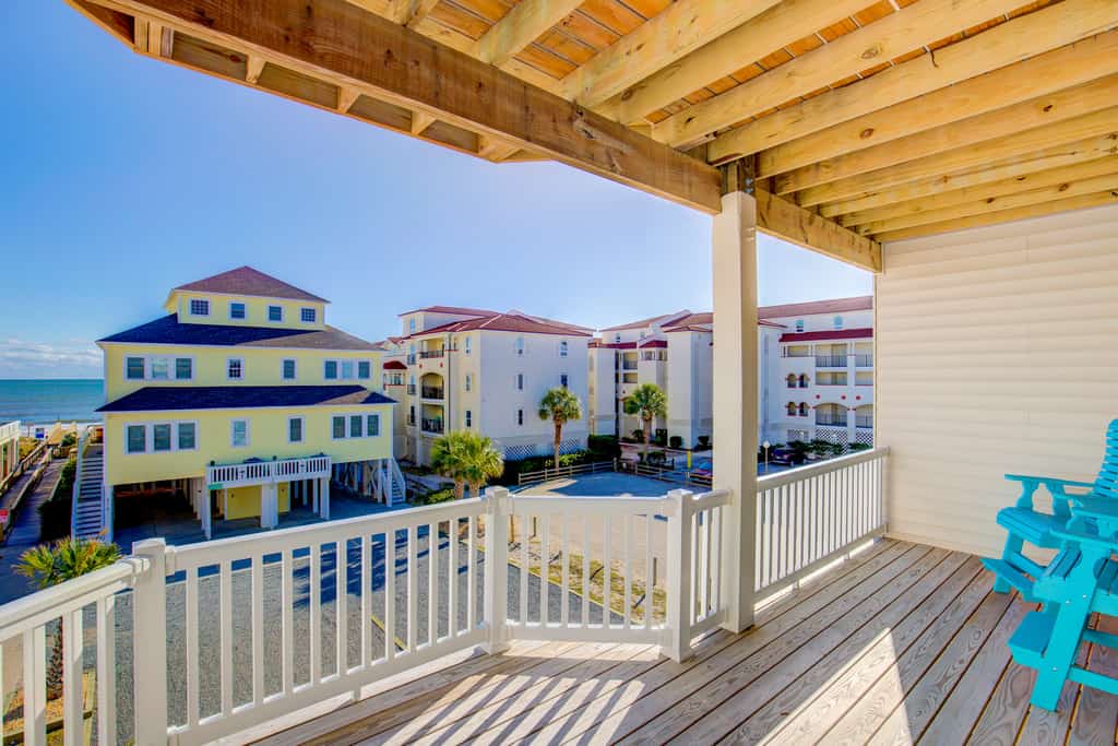 Multi-level duplex with beautiful ocean and Intracoastal views, elevator & pool