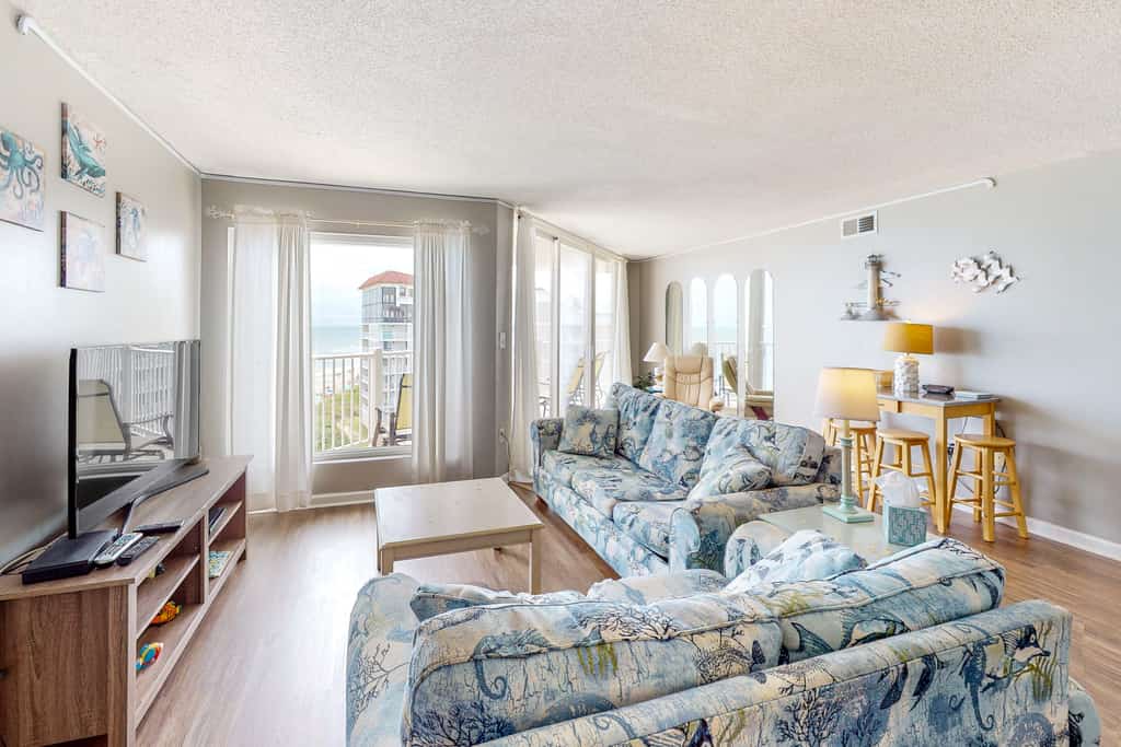 Beachfront charmer with ocean & beach views, pool, game room & gym