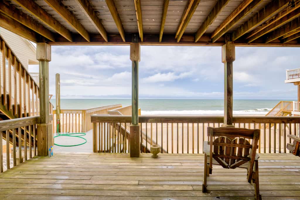 Beachfront home with outdoor shower, 2 decks, central AC, & W/D - dogs ok