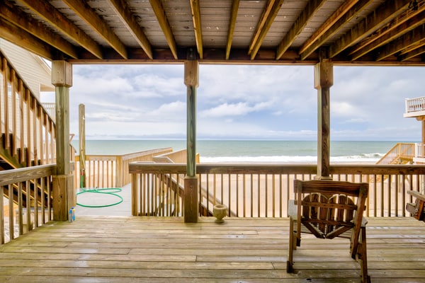 Beachfront home with outdoor shower, 2 decks, central AC, & W/D - dogs ok