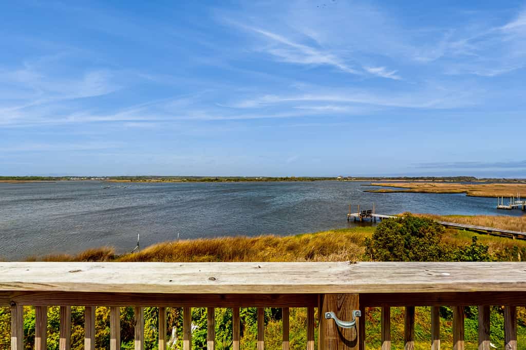 Bermuda Landing | Sound-front townhouse with pool, deck, fishing pier, grill