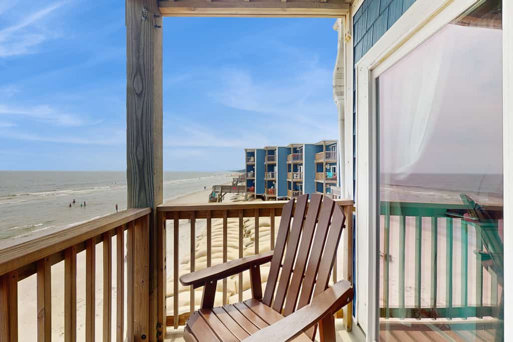 Beachfront condo with ocean view, beach access, tennis, balcony, & AC